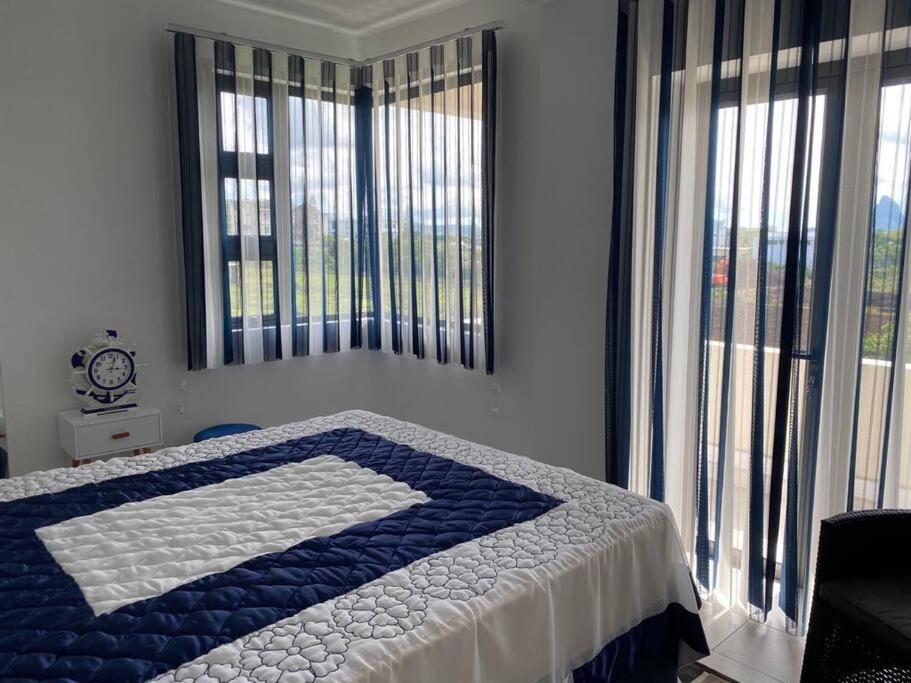 Stylish & Luxury 2-Bed Parkside Apart With Pool Vacoas-Phoenix Екстер'єр фото
