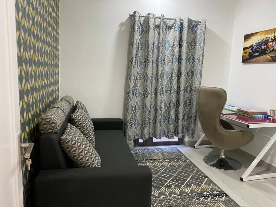 Stylish & Luxury 2-Bed Parkside Apart With Pool Vacoas-Phoenix Екстер'єр фото